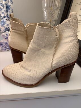 MIA Cream Snake-Texture Ankle Boots
